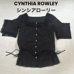 CynthiaRowleyスクエアネック　レースブラウス　花ビジューボタンのサムネイル