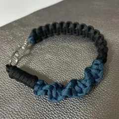 パラコード　ハンドストラップ　ハンドメイド　ブラック×ティールブルー