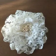 コサージュ　ホワイトレース　フラワーモチーフ