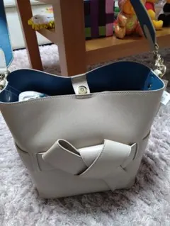 Item thumbnail for item 2f3d36f9-a246-4b4b-941a-e5c223d64df6