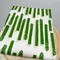 北欧風アスパラガス柄やさい柄★綿オックス生地 50ｃｍ 生成り地×グリーン野菜柄
