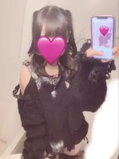 ブラックオフショルダーニット