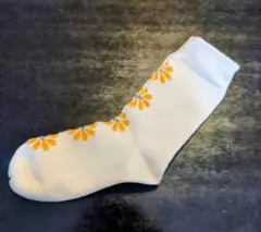 靴下屋　花柄ホワイトソックスのサムネイル
