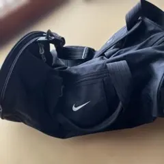 Nike ブラック ショルダー ボストンバッグ