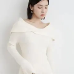 最終値下げ！値下げ不可‼️リリーブラウン　オフショルダーリブニット長袖アイボリー