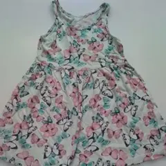 蝶と花プリントのノースリーブワンピース