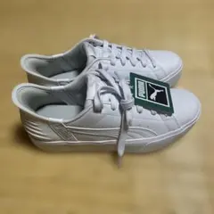 PUMA スニーカー