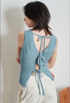 【美品】FRAY I.D バックデザインノースリニットプルオーバーのサムネイル