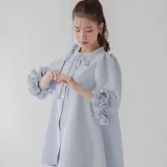 Fitmoreフリル袖リボン付きライトブルーシャツ