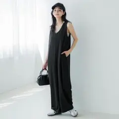 sale【美品】coca オールインワン　Vネック　サロペット