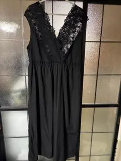 シーン　黒ワンピース