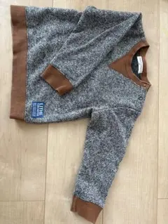 グレーとブラウンのトレーナー