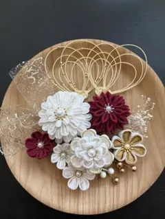 つまみ細工&水引⭐︎髪飾り⭐︎結婚式✴︎成人式✴︎七五三⭐︎No.52白&えんじ系⭐︎