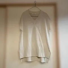 ベージュ Vネック ニットベスト　春夏