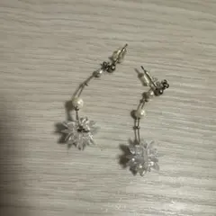 ハンドメイド クリスタル花形ピアス