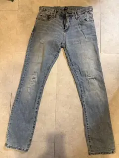 GAP ライトブルー ストレートジーンズ ダメージ加工　ギャップ　ダメージデニム