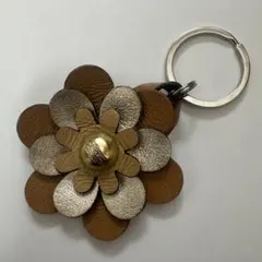 コーチ花型レザーキーホルダー ブラウン ゴールド