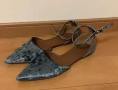ベロア素材 アンクルストラップ フラットパンプスのサムネイル