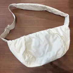 ホワイトナイロンショルダーバッグ