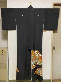 着物　黒留袖　紋付　刺繍　五三桐
