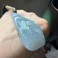 本翡翠、金運招き蛙原石彫みネックレス