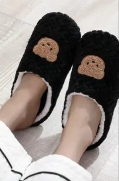 SHEINクマ刺繍付きモコモコ黒スリッパ