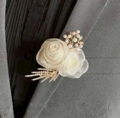 ブローチ　コサージュ　白　花　ゴールド　パール　卒業　入学　結婚式
