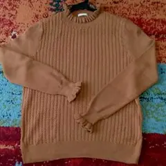 GU　ケーブル編みニット
