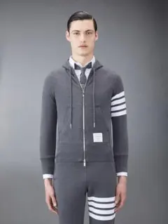 国内正規 トムブラウン THOM BROWNE 4-BAR ジップパーカーのサムネイル