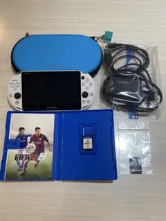 PS Vita PCH-2000 ホワイト ソフト2本付 マイクラ FIFA15