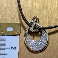 美品◎ゴールド✕ジルコニアのキラキラペンダントヘッド　マグネット式留め具