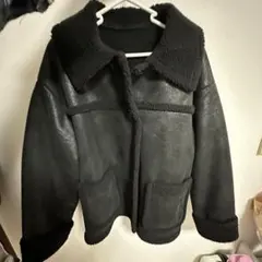 ボア付き黒ムートンコート