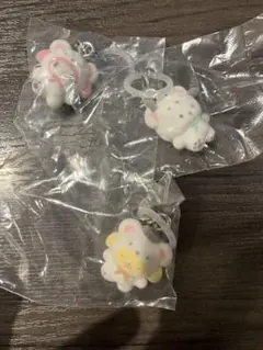 ふわふわスノー サンリオ めじるしアクセサリー ガチャガチャ　3種セット