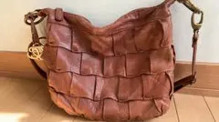 ブラウンレザーショルダーバッグ 編み込みデザイン