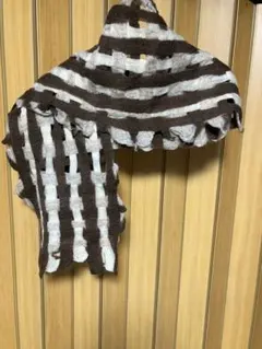 ハンドメイド ブラウンとホワイトのフェルトマフラー