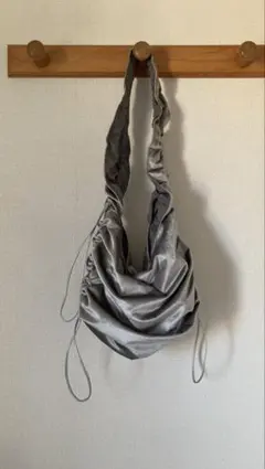 シルバー ドレープスタイル ショルダーバッグ