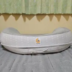 ergobaby 授乳クッション グレー