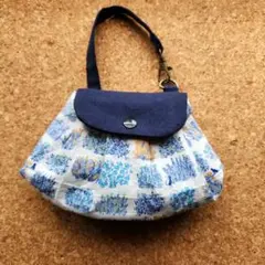 花柄ポーチ ネイビーとホワイト