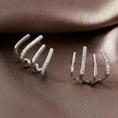 レイヤード ４連 デザイン ジルコニア ピアス シルバー 925刻印 樹脂