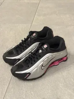 NIKE W ショックス R4 WAR3565 012BLK/M SILV NIKE W ショックス R4 WAR3565 012BLK/M SILV - メルカリ
