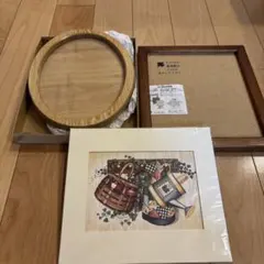 木製楕円形フォトフレームとスクエア型額