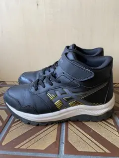 アシックス LAZERBEAM 冬履　23.5 スノーシューズ