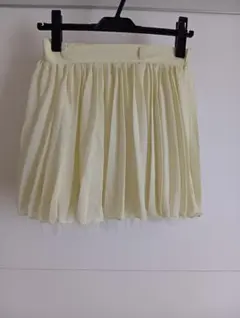 イング　淡い黄色 プリーツスカート