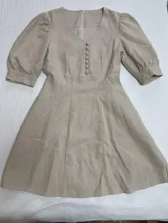 LILY BROWN 半袖ワンピース　ベージュ