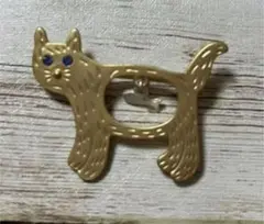 c*u様 猫とお魚のブローチ　ゴールド