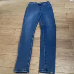 Item thumbnail for item 81f51da9-7440-4d20-8106-13a663b43c58