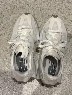 ニューバランス　スニーカー 327 ベージュ 22.5