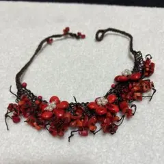 ハンドメイド 赤いビーズ ネックレス