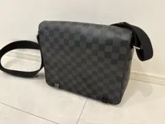 値下げ！【ほぼ未使用】　LOUIS VUITTON グラフィット ディストリクトのサムネイル