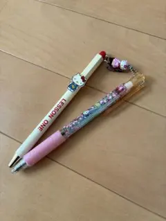 ハローキティ ボールペン ２本　ストラップ付き